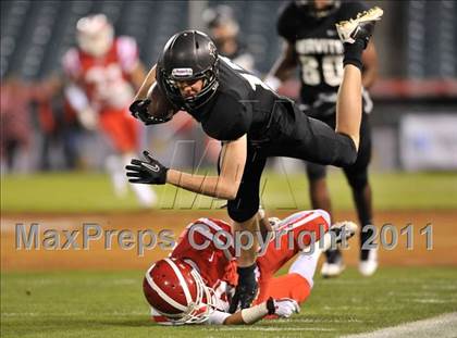 Thumbnail 2 in Mater Dei vs. Servite photogallery.