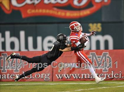Thumbnail 2 in Mater Dei vs. Servite photogallery.
