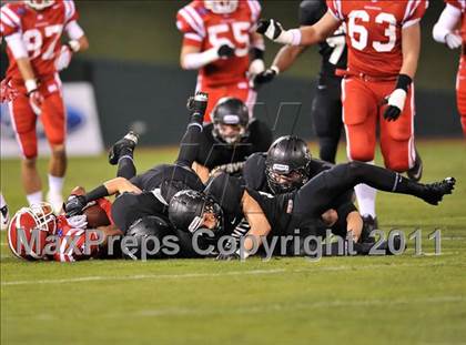 Thumbnail 3 in Mater Dei vs. Servite photogallery.