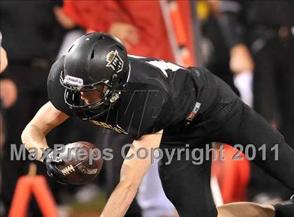 Thumbnail 1 in Mater Dei vs. Servite photogallery.
