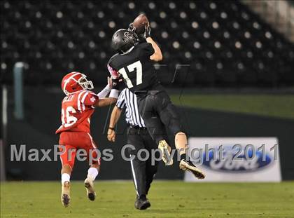 Thumbnail 3 in Mater Dei vs. Servite photogallery.