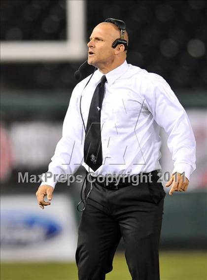 Thumbnail 1 in Mater Dei vs. Servite photogallery.