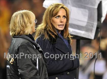 Thumbnail 3 in Mater Dei vs. Servite photogallery.