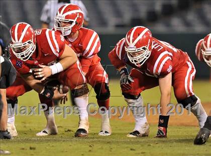 Thumbnail 2 in Mater Dei vs. Servite photogallery.