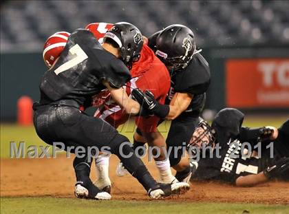 Thumbnail 1 in Mater Dei vs. Servite photogallery.