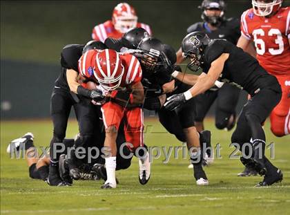 Thumbnail 1 in Mater Dei vs. Servite photogallery.