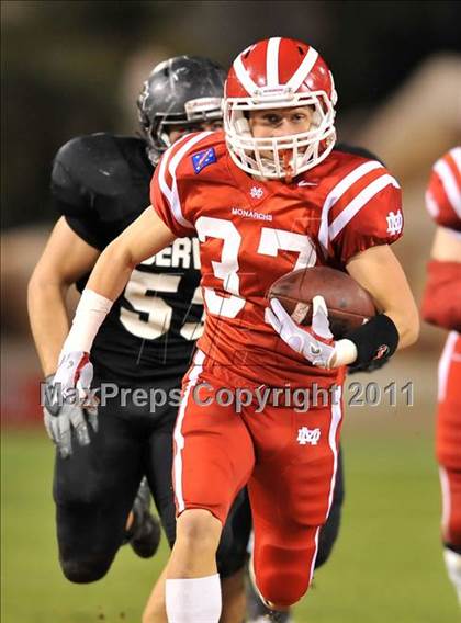 Thumbnail 2 in Mater Dei vs. Servite photogallery.