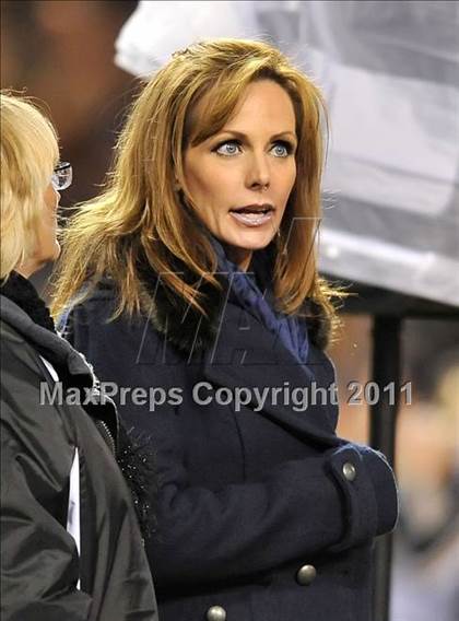 Thumbnail 2 in Mater Dei vs. Servite photogallery.
