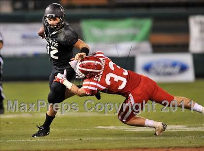 Thumbnail 3 in Mater Dei vs. Servite photogallery.