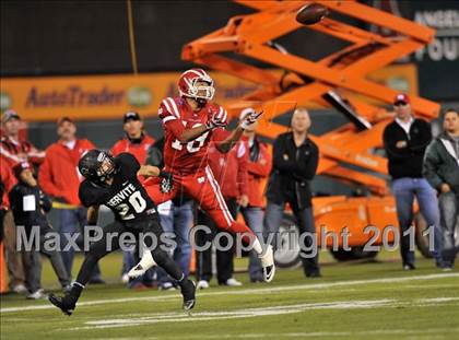 Thumbnail 1 in Mater Dei vs. Servite photogallery.