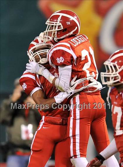 Thumbnail 2 in Mater Dei vs. Servite photogallery.