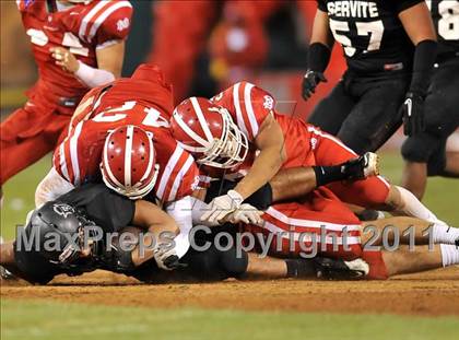 Thumbnail 1 in Mater Dei vs. Servite photogallery.