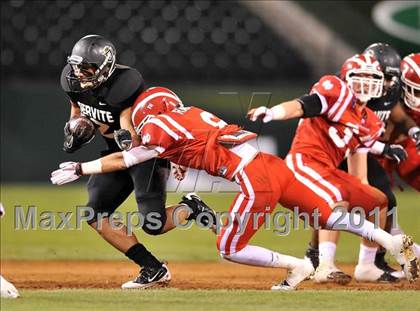 Thumbnail 1 in Mater Dei vs. Servite photogallery.