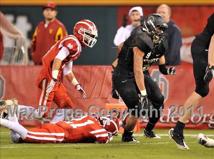 Thumbnail 3 in Mater Dei vs. Servite photogallery.