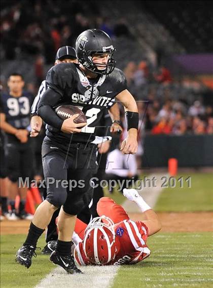 Thumbnail 2 in Mater Dei vs. Servite photogallery.