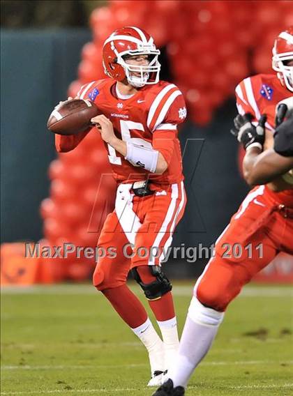 Thumbnail 1 in Mater Dei vs. Servite photogallery.