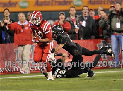 Thumbnail 1 in Mater Dei vs. Servite photogallery.