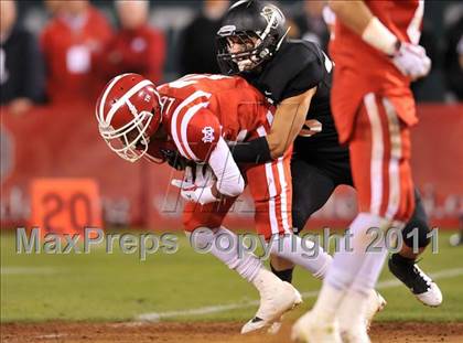Thumbnail 3 in Mater Dei vs. Servite photogallery.