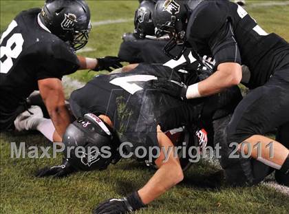 Thumbnail 2 in Mater Dei vs. Servite photogallery.