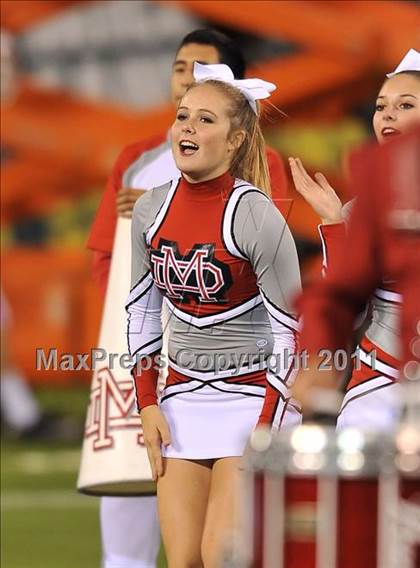 Thumbnail 2 in Mater Dei vs. Servite photogallery.