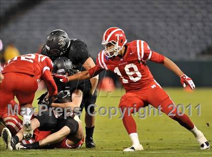 Thumbnail 2 in Mater Dei vs. Servite photogallery.