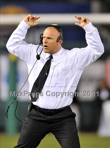 Thumbnail 2 in Mater Dei vs. Servite photogallery.