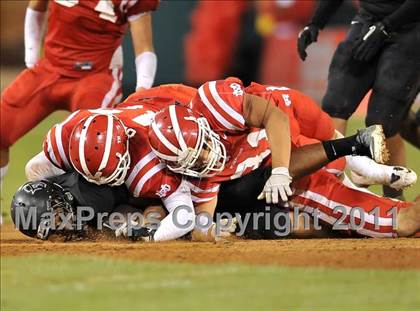 Thumbnail 2 in Mater Dei vs. Servite photogallery.