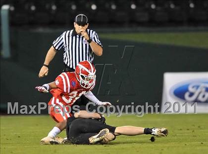 Thumbnail 2 in Mater Dei vs. Servite photogallery.