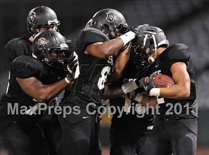 Thumbnail 1 in Mater Dei vs. Servite photogallery.