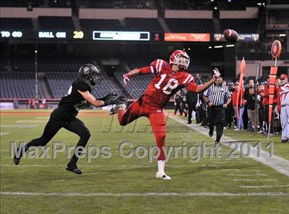 Thumbnail 1 in Mater Dei vs. Servite photogallery.