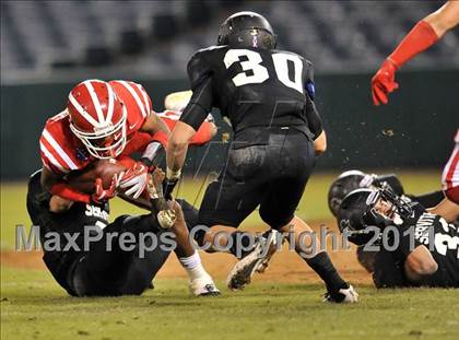 Thumbnail 1 in Mater Dei vs. Servite photogallery.