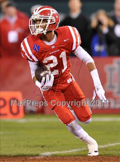 Thumbnail 3 in Mater Dei vs. Servite photogallery.
