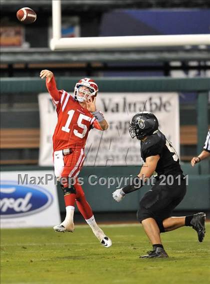 Thumbnail 3 in Mater Dei vs. Servite photogallery.