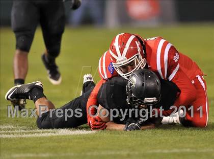 Thumbnail 2 in Mater Dei vs. Servite photogallery.