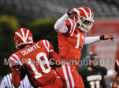Thumbnail 1 in Mater Dei vs. Servite photogallery.