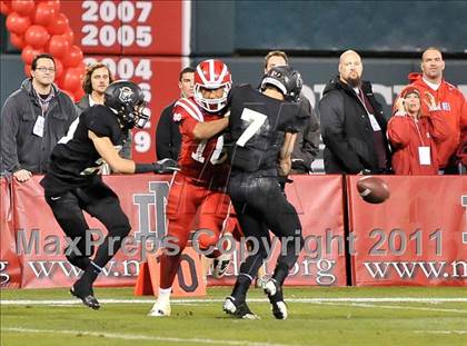 Thumbnail 3 in Mater Dei vs. Servite photogallery.