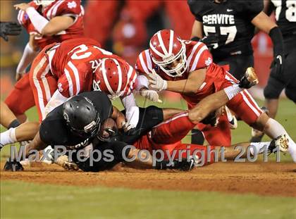 Thumbnail 3 in Mater Dei vs. Servite photogallery.