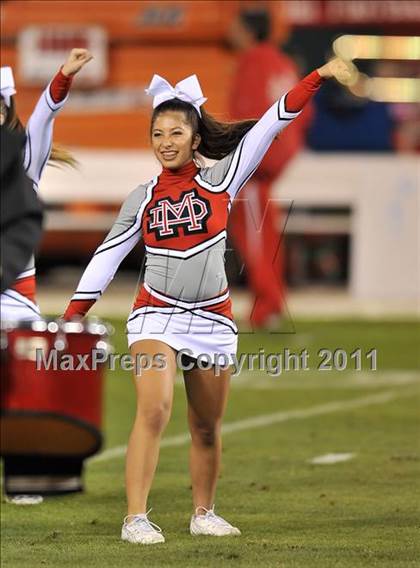Thumbnail 1 in Mater Dei vs. Servite photogallery.