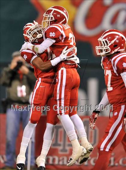 Thumbnail 1 in Mater Dei vs. Servite photogallery.