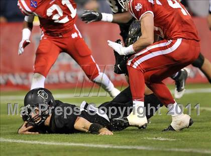 Thumbnail 1 in Mater Dei vs. Servite photogallery.