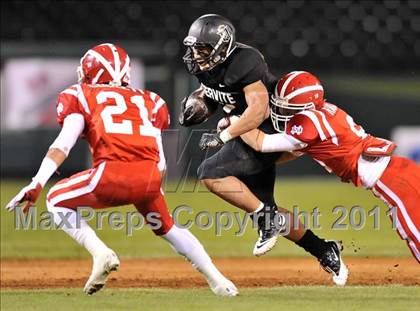 Thumbnail 2 in Mater Dei vs. Servite photogallery.