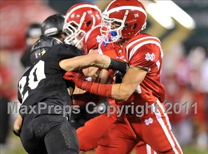 Thumbnail 2 in Mater Dei vs. Servite photogallery.