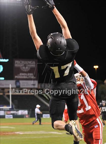 Thumbnail 3 in Mater Dei vs. Servite photogallery.