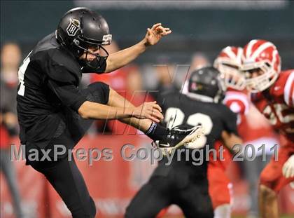 Thumbnail 3 in Mater Dei vs. Servite photogallery.