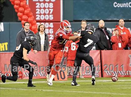 Thumbnail 1 in Mater Dei vs. Servite photogallery.