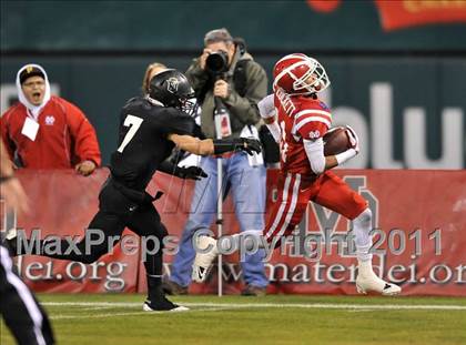 Thumbnail 3 in Mater Dei vs. Servite photogallery.