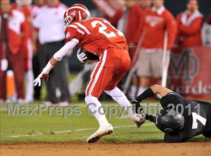 Thumbnail 1 in Mater Dei vs. Servite photogallery.