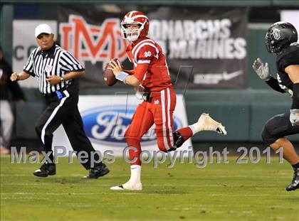 Thumbnail 2 in Mater Dei vs. Servite photogallery.