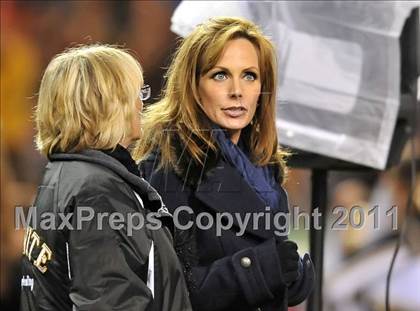 Thumbnail 1 in Mater Dei vs. Servite photogallery.