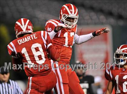 Thumbnail 3 in Mater Dei vs. Servite photogallery.